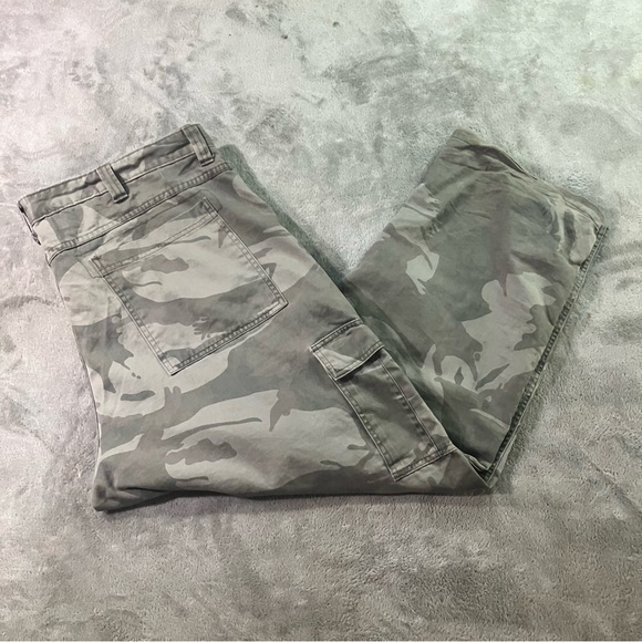 Wrangler Other - Vintage Men's Camouflage Cargo Pants 100% Cotton Wrangler  10” cuff size 42x30